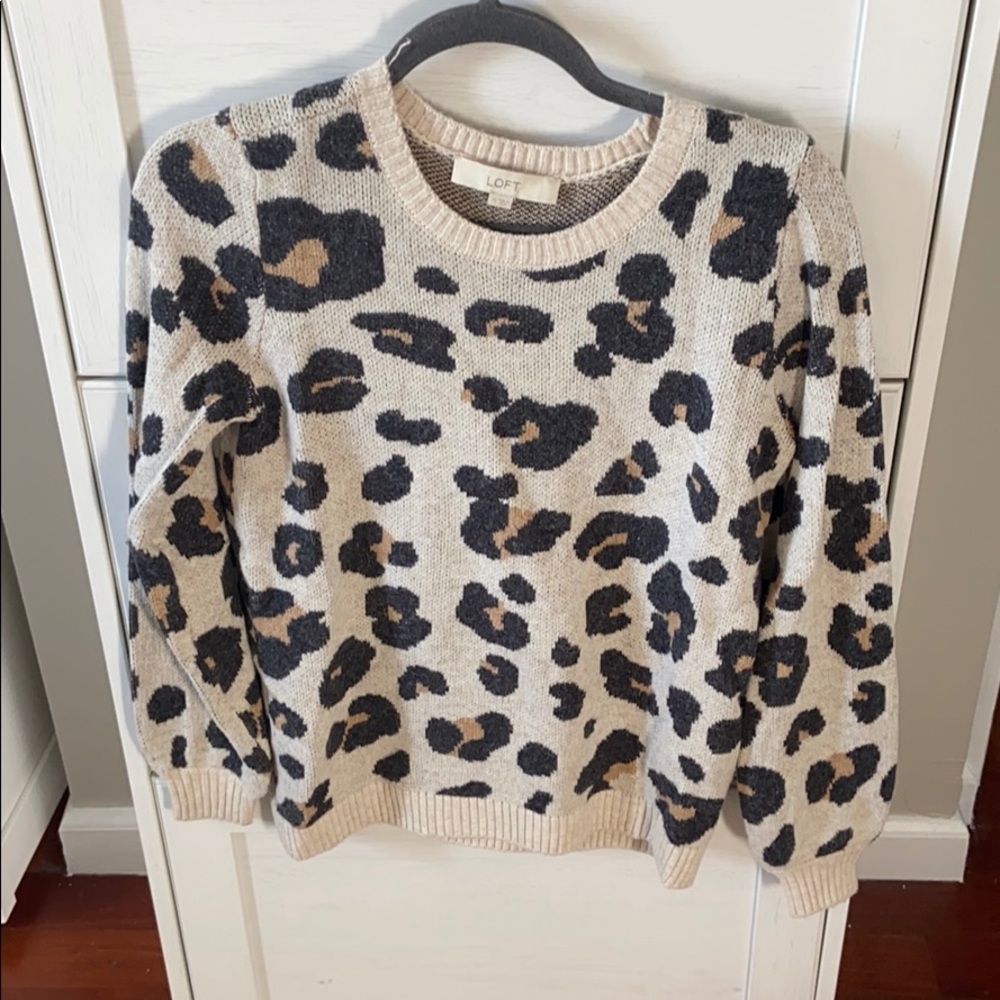 LIKE NEW LOFT balloon sleeve leopard sweater